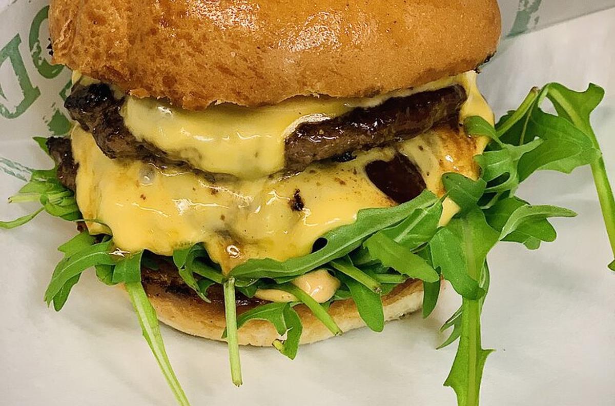 Vi erbjuder färsk Burgers, Wraps, Tacos och vagansk mat.