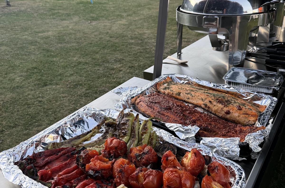 WE GRILL & YOU CHILL
